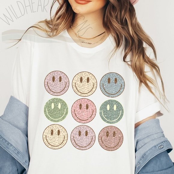 Retro Smiley Face Graphic T-shirt - Picture 2 of 5